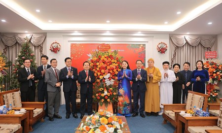 Phó Chủ tịch - Tổng Thư ký Nguyễn Thị Thu Hà thăm, chúc mừng Hội thánh Tin Lành (miền Bắc)